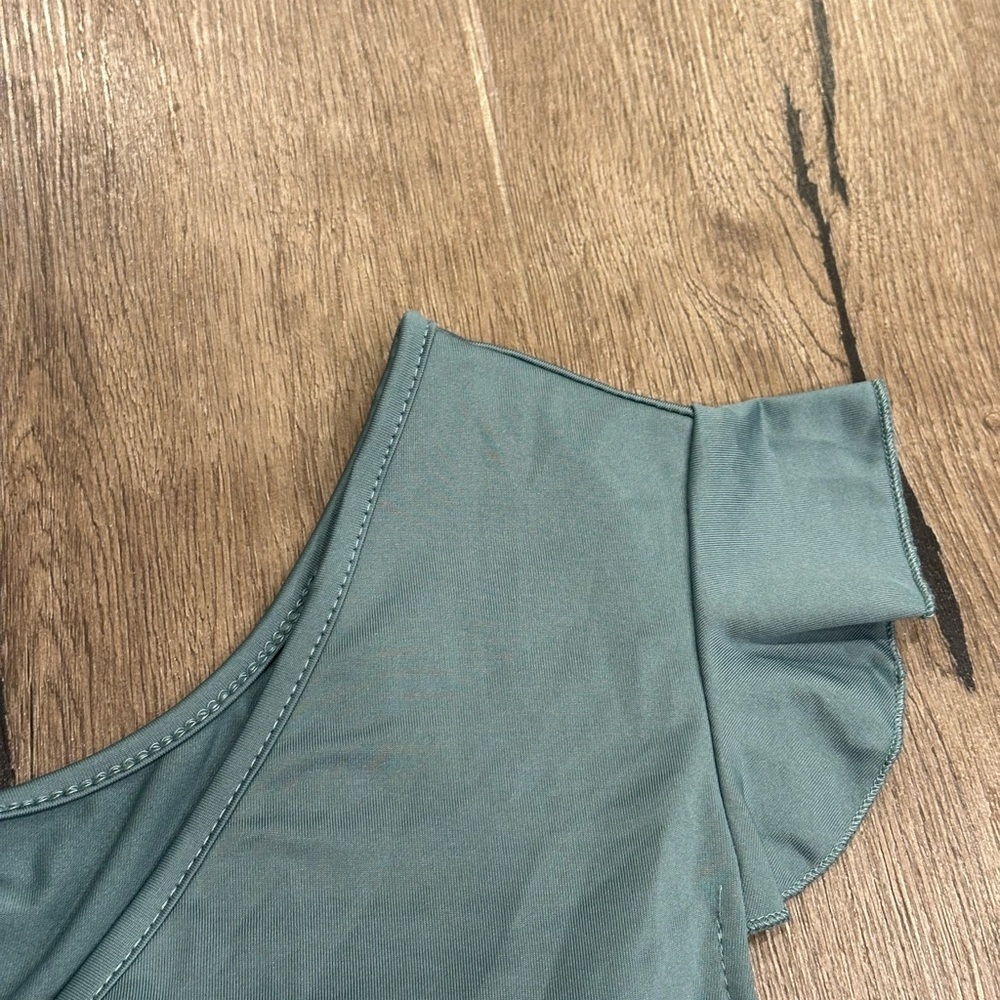 V-neck Ruffle Romper - Picture 3 of 4
